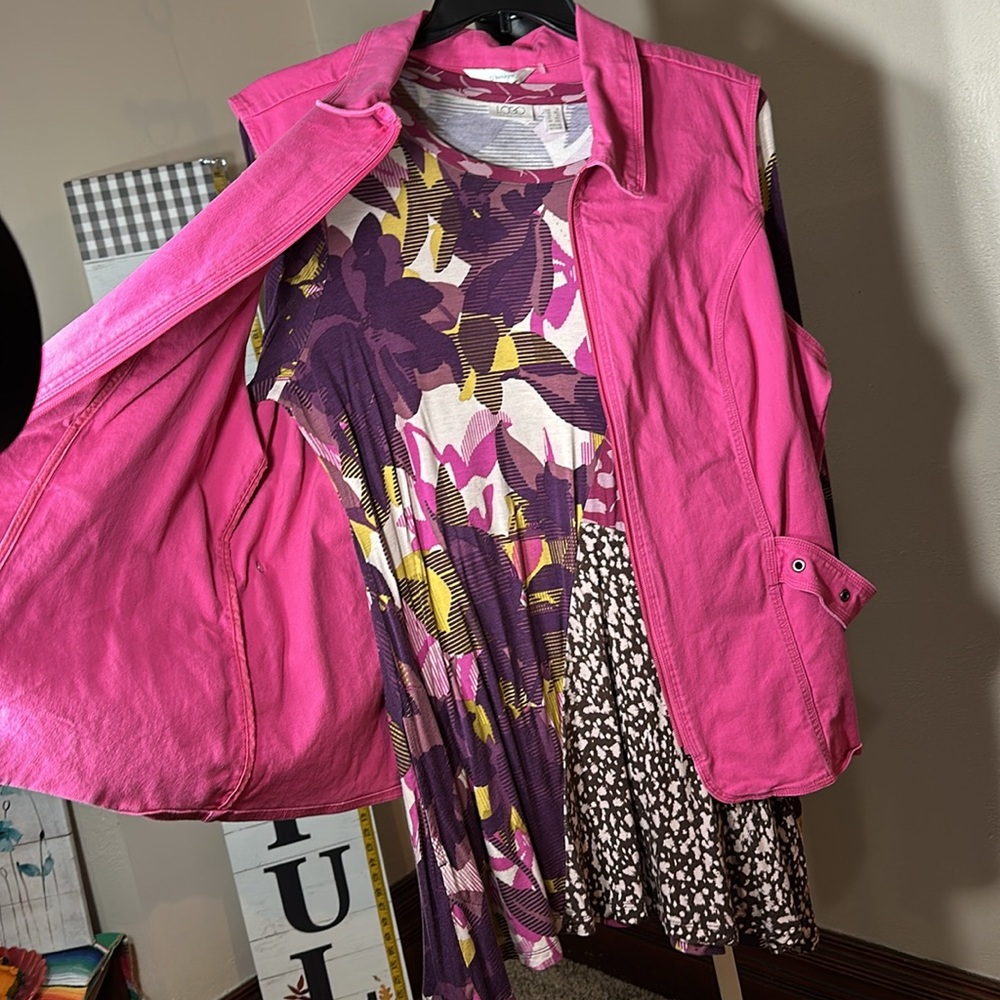 C.J. Banks Pink Denim Vest 2X New bonus Tunic blouse 1X LOGO